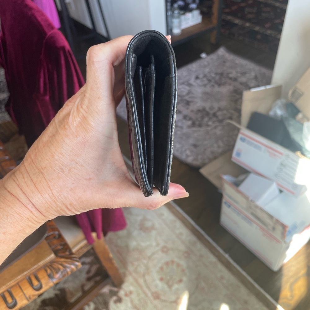 🌟🌟HOST PICK🌟🌟Chanel Gorgeous Patent Leather Long Wallet - Picture 4 of 12